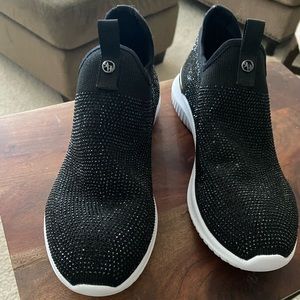 Nine West sequined pull in tennis shoes Black